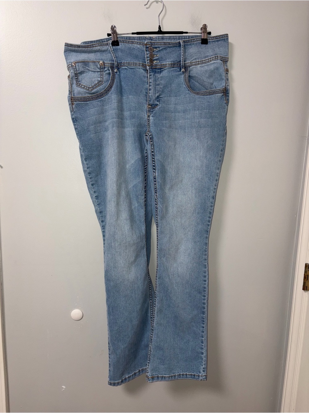 Dollhouse Light Wash Straight Leg Jeans Women’s Plus Size 18 Stretch